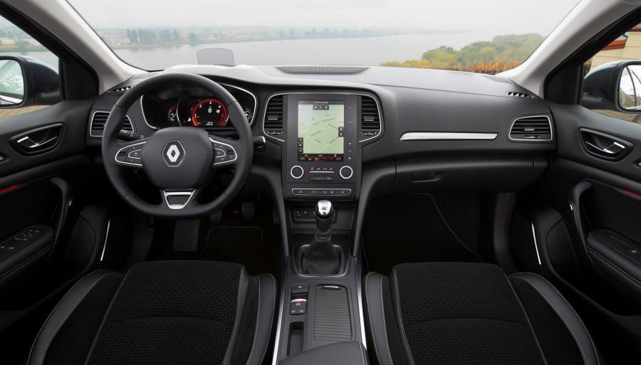 Торпедо Renault Megane Sedan 2016 года  (фото 12 из 52)